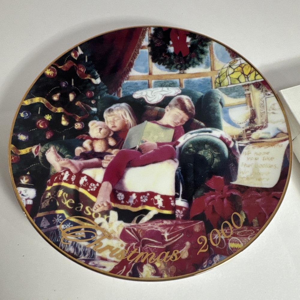 Christmas‎ Plate "Christmas Dreams" 2000 ~  By Mike Wimmer, Avon